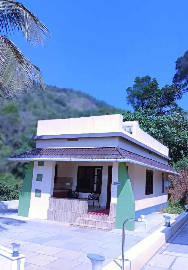 Forest And River Edge Resort Kannur Esterno foto